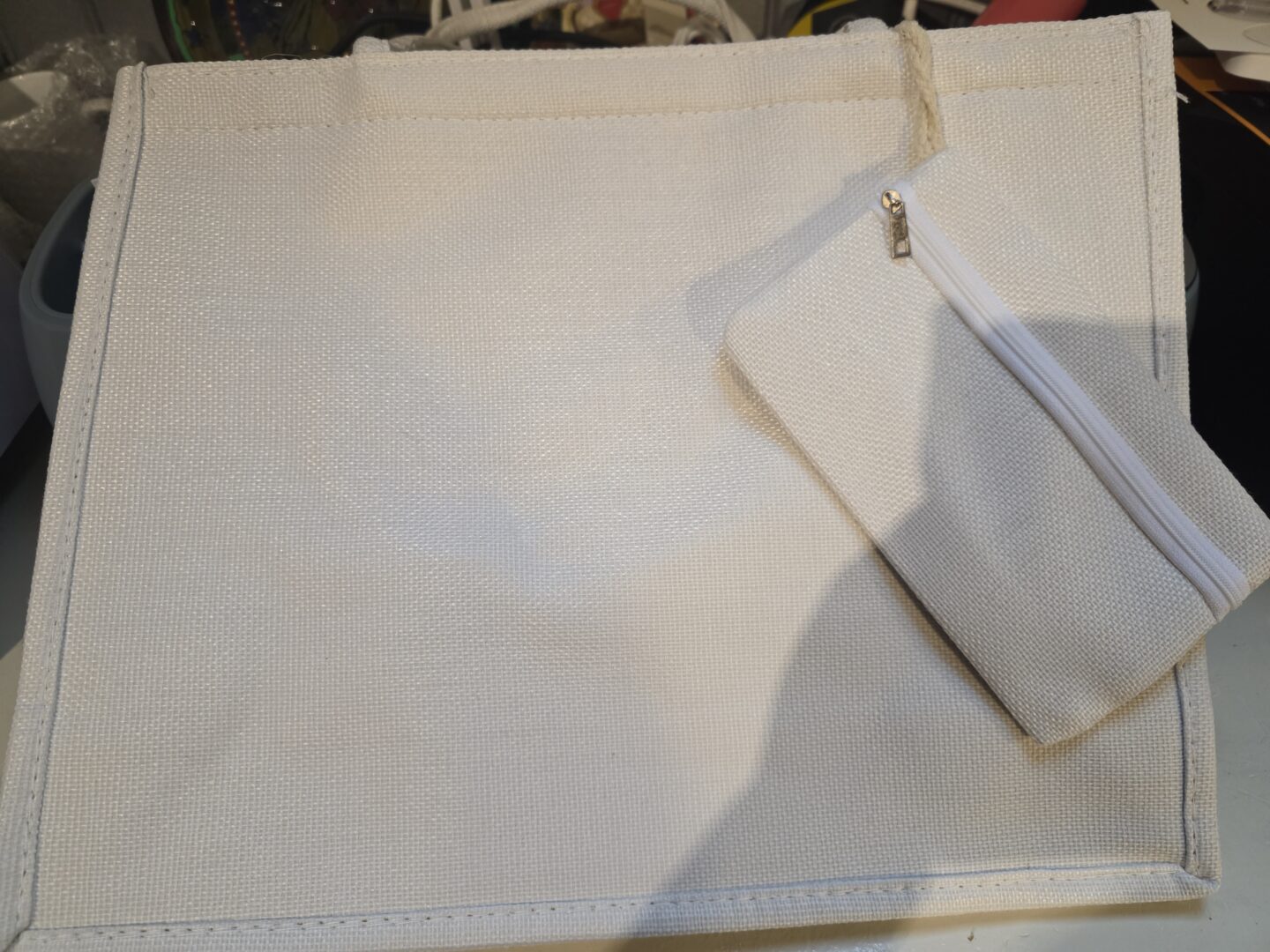 Cabas Toile de Jute et sa Petite Pochette Complice 5 Cabas Toile de Jute et sa Petite Pochette Complice – Image 5