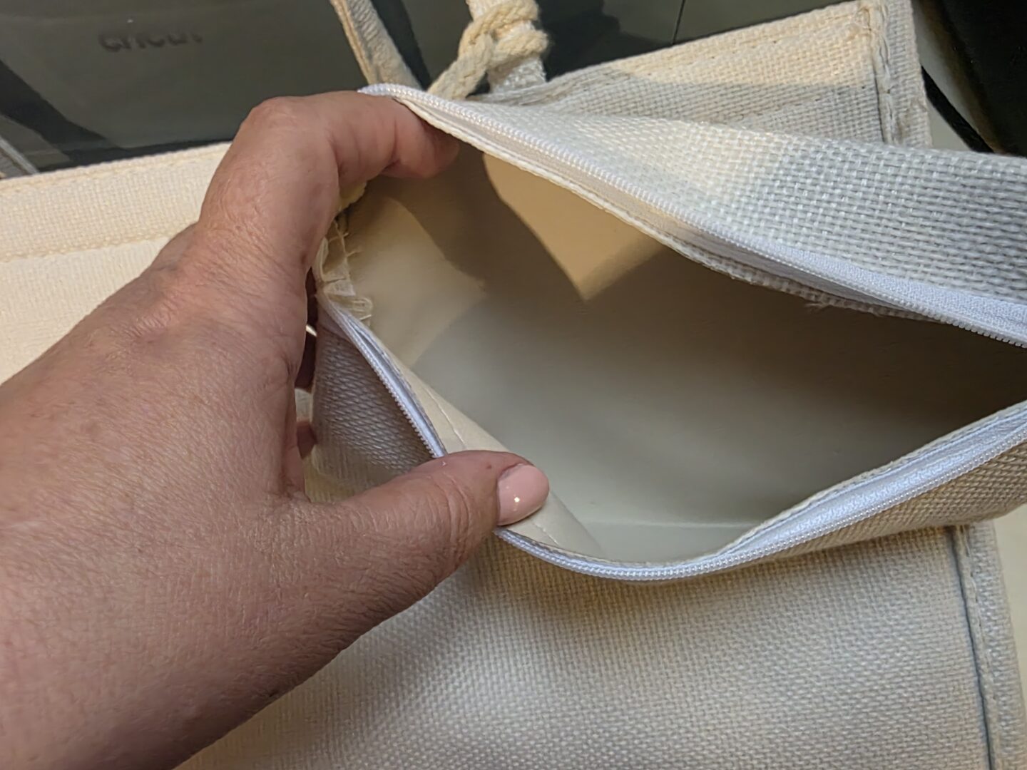 Cabas Toile de Jute et sa Petite Pochette Complice 3 Cabas Toile de Jute et sa Petite Pochette Complice – Image 3