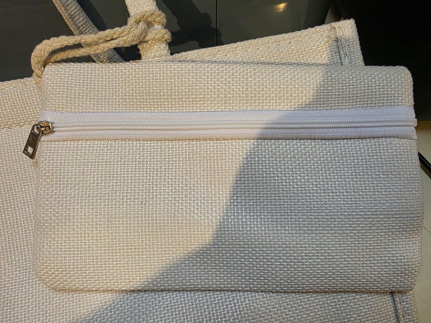 Cabas Toile de Jute et sa Petite Pochette Complice 4 Cabas Toile de Jute et sa Petite Pochette Complice – Image 4